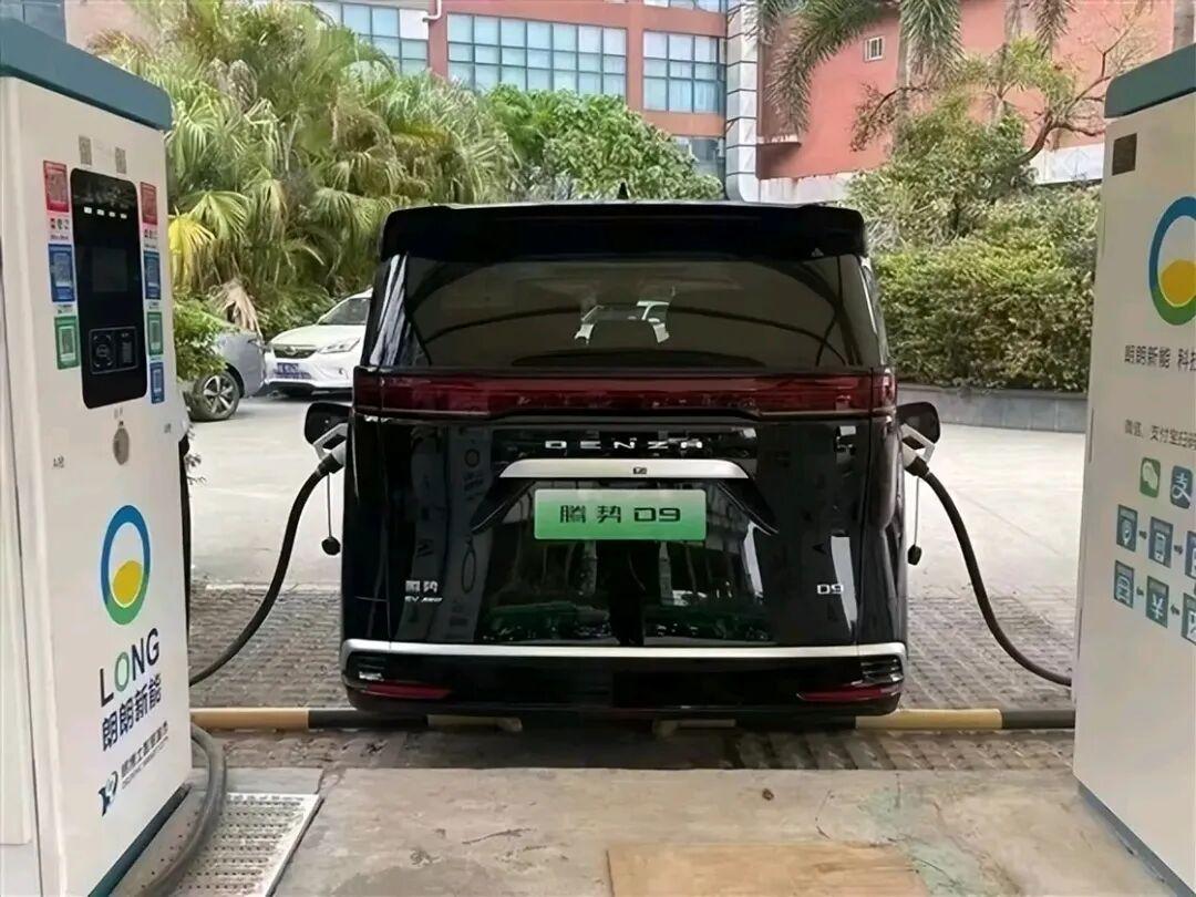 曾被群嘲“不建桩”的比亚迪,“老实人”终于回应了!很硬核!