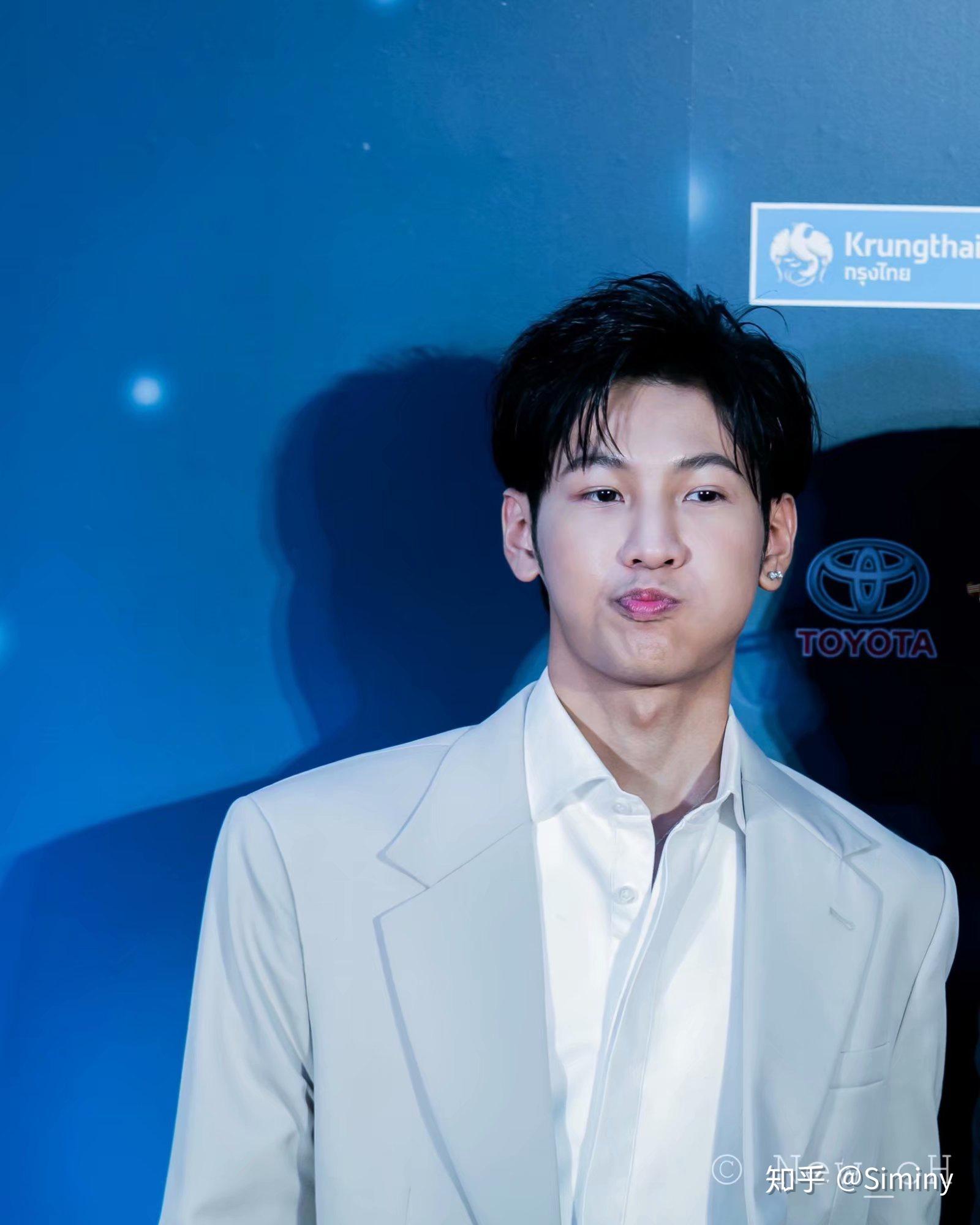 的分析一下singto狮子最近的颜值走向是怎么回事?