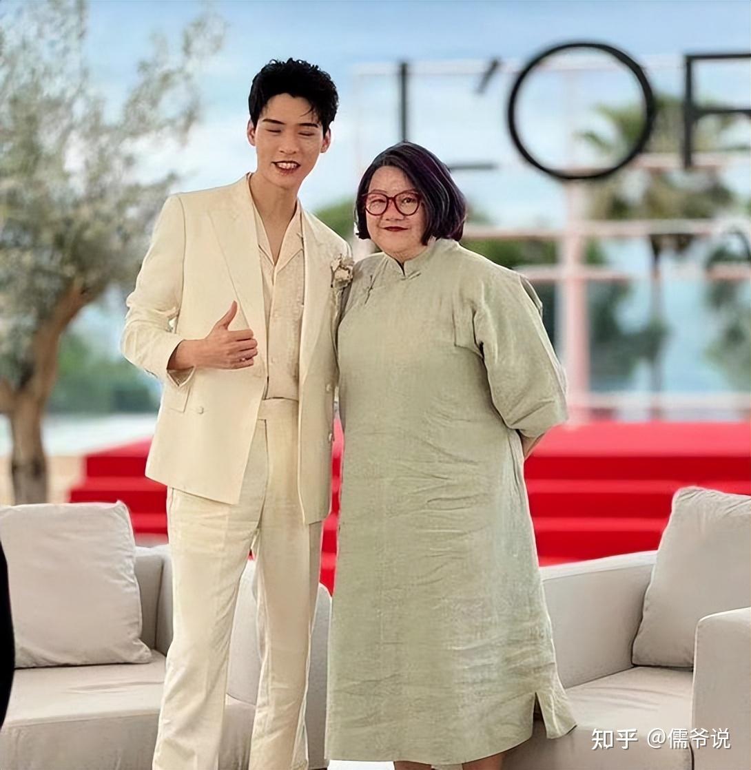 如何评论洪晃? - 知乎