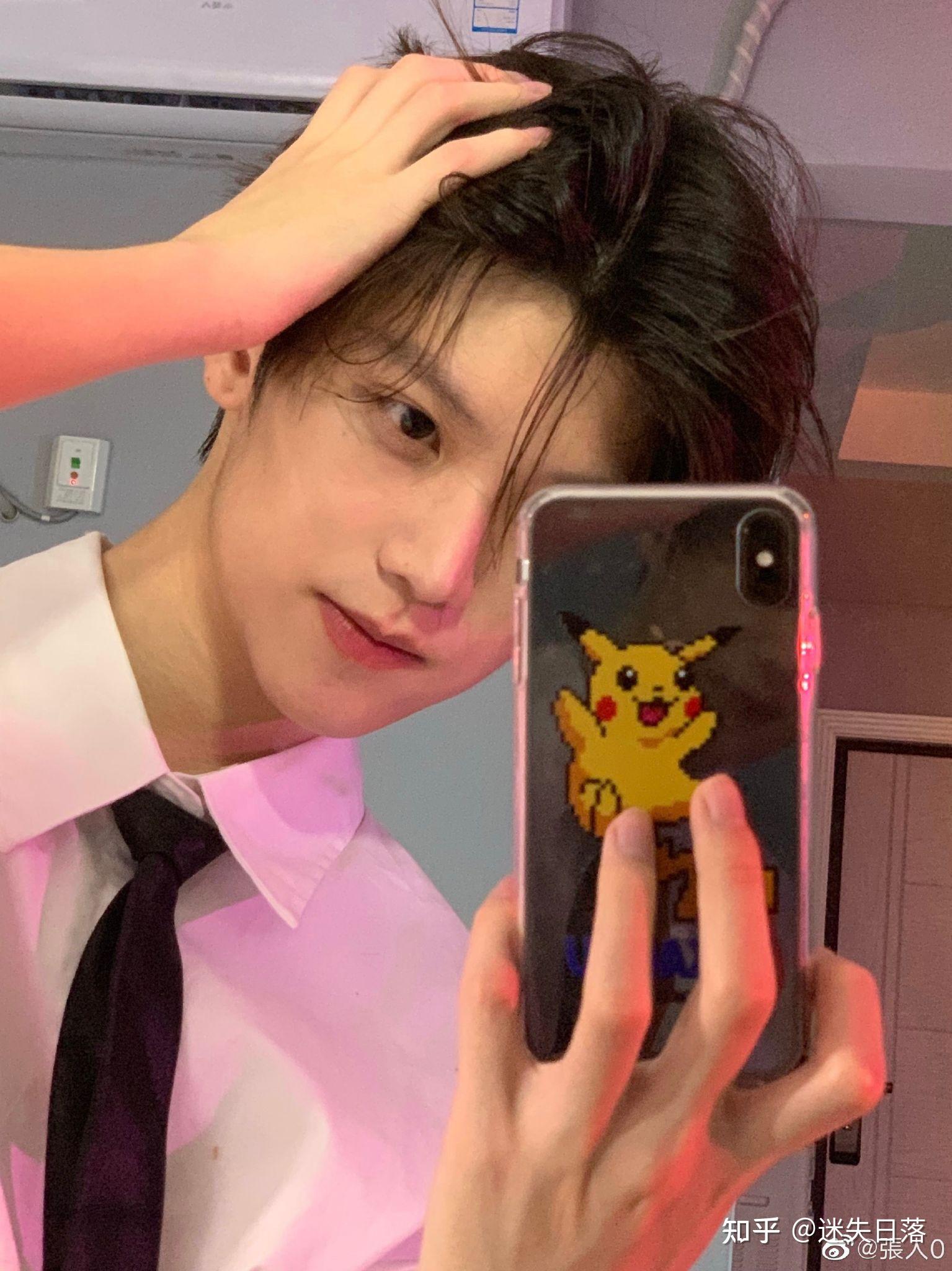 求推荐网红帅哥的微博? - 知乎