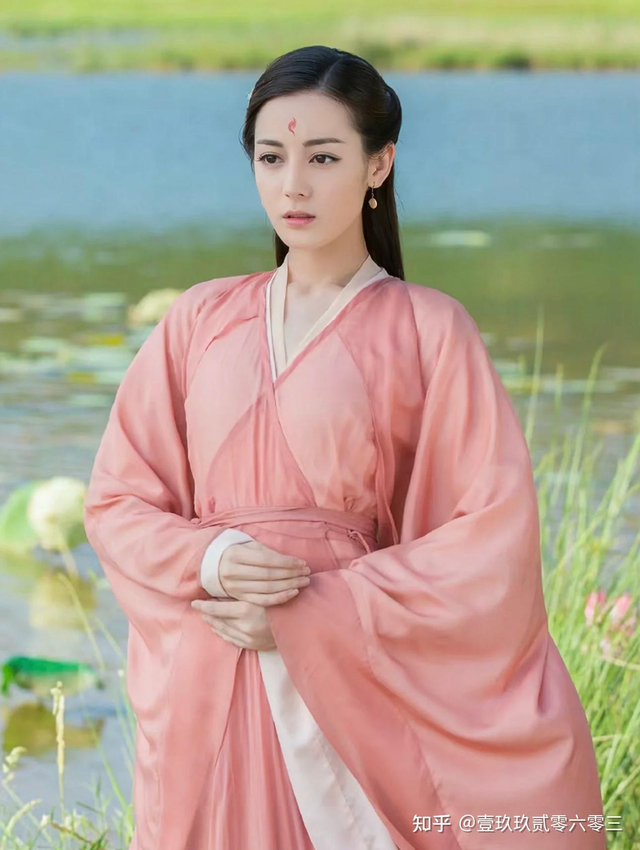迪丽热巴在电视剧《三生三世十里桃花》中的服装造型如何?