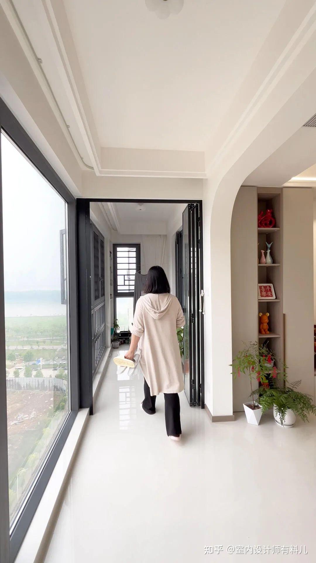 老婆突发奇想“阳台封一半，留一半”，完工后邻居羡慕晕了！ - 知乎