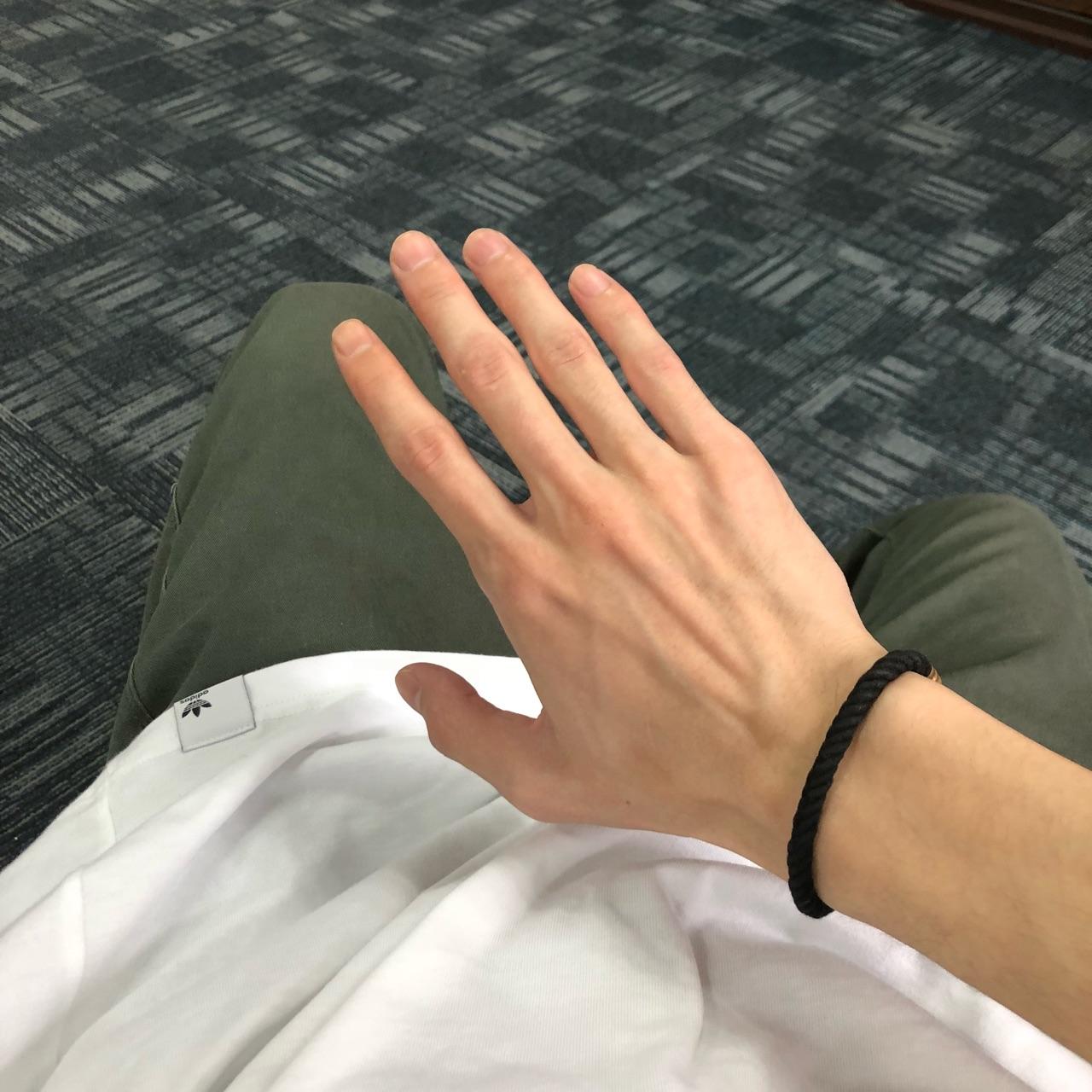 请晒出你觉得好看的男生的手