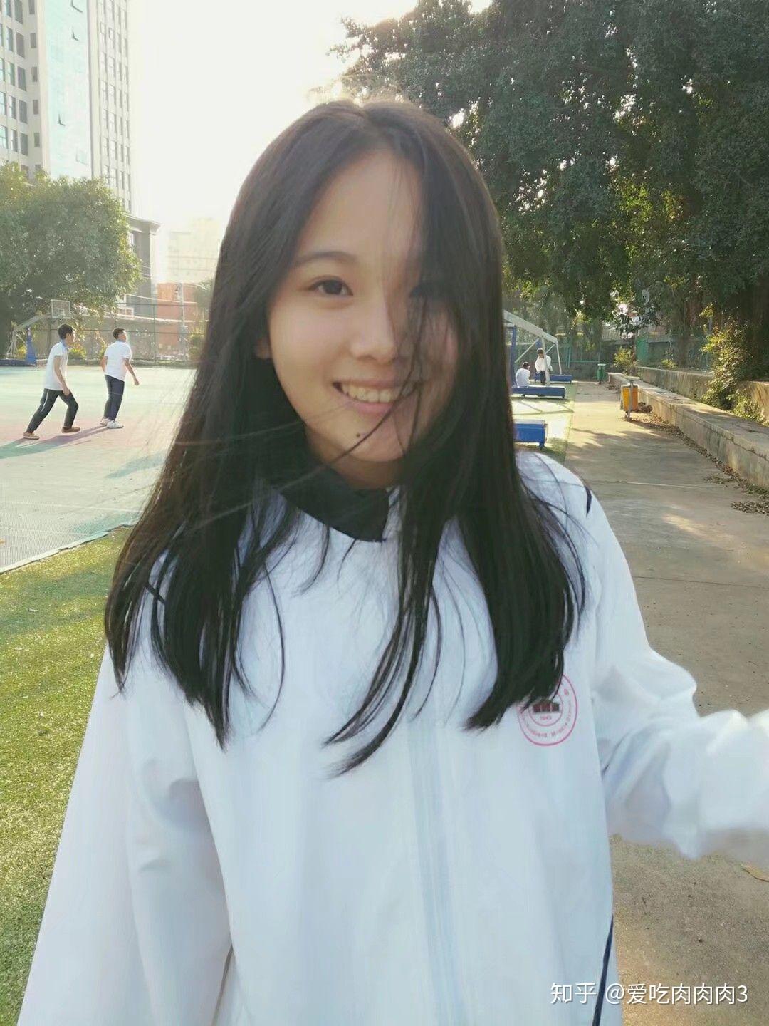 怎么看待发相机自拍原图的女生?