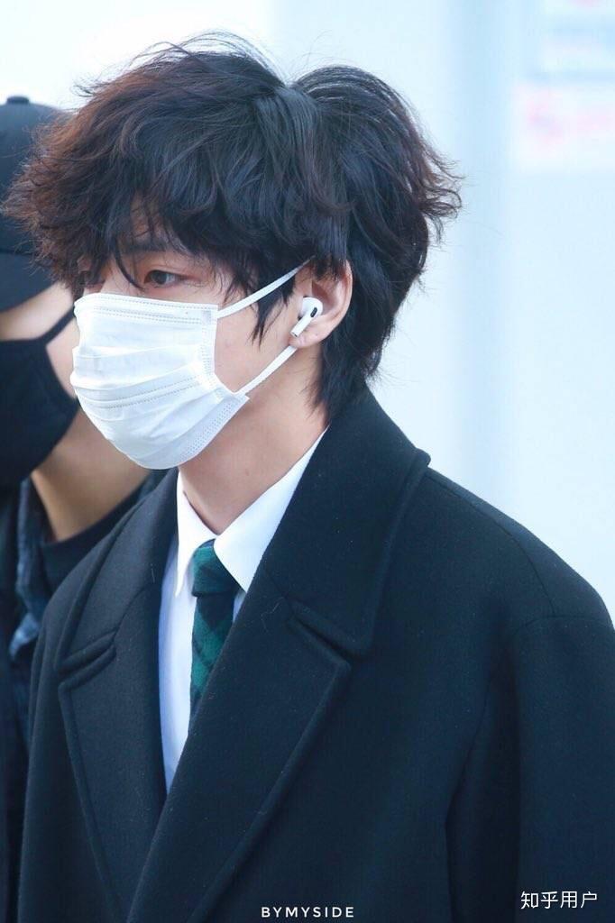 如何评价金泰亨2020年格莱美的造型