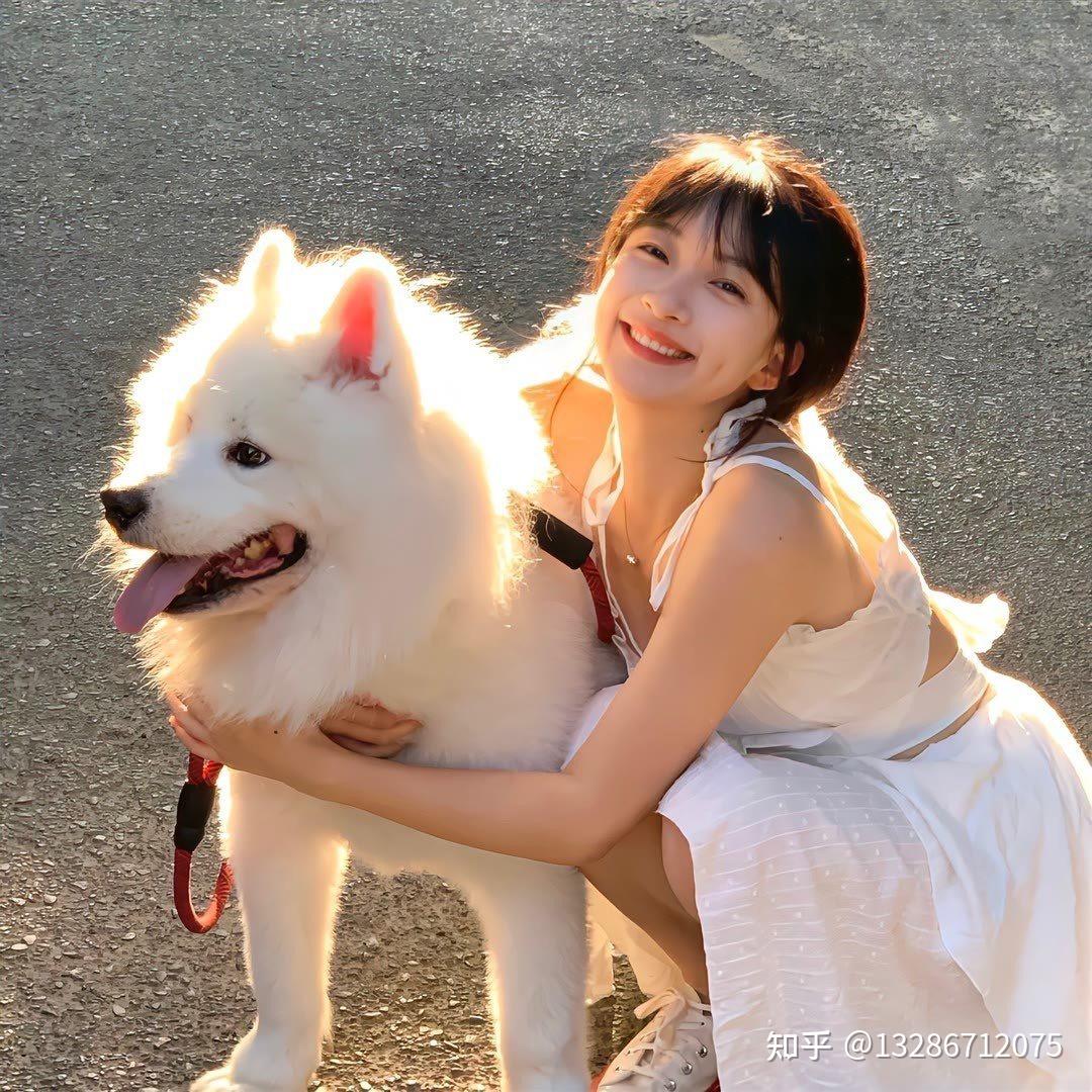 有哪些色调明亮 面带笑容的女孩子头像?