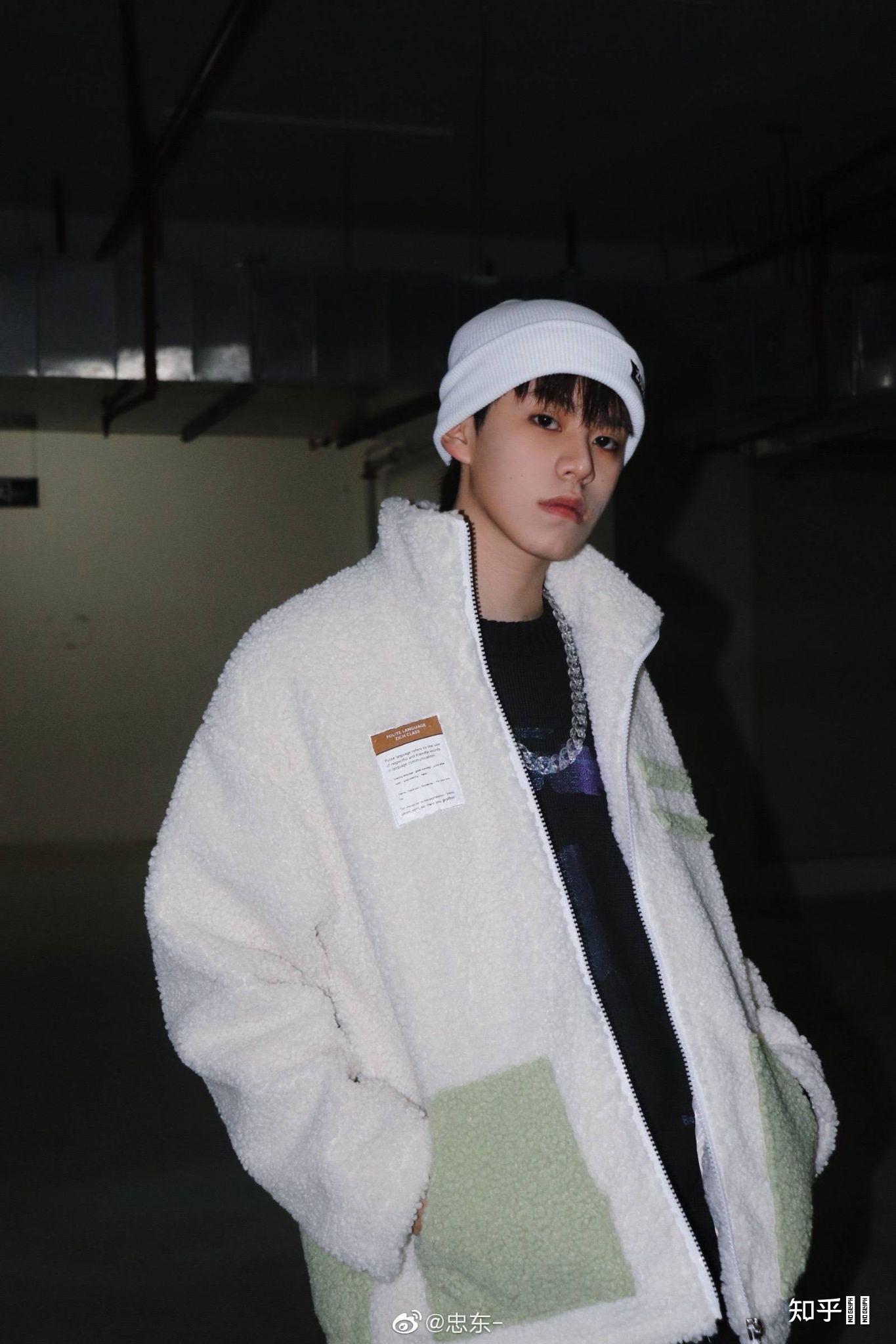 怎么看待姜峰居然是1?这就是传说中的女装攻吗? - 知乎