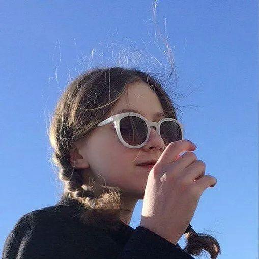 有没有蓝色系的偏欧美风的头像