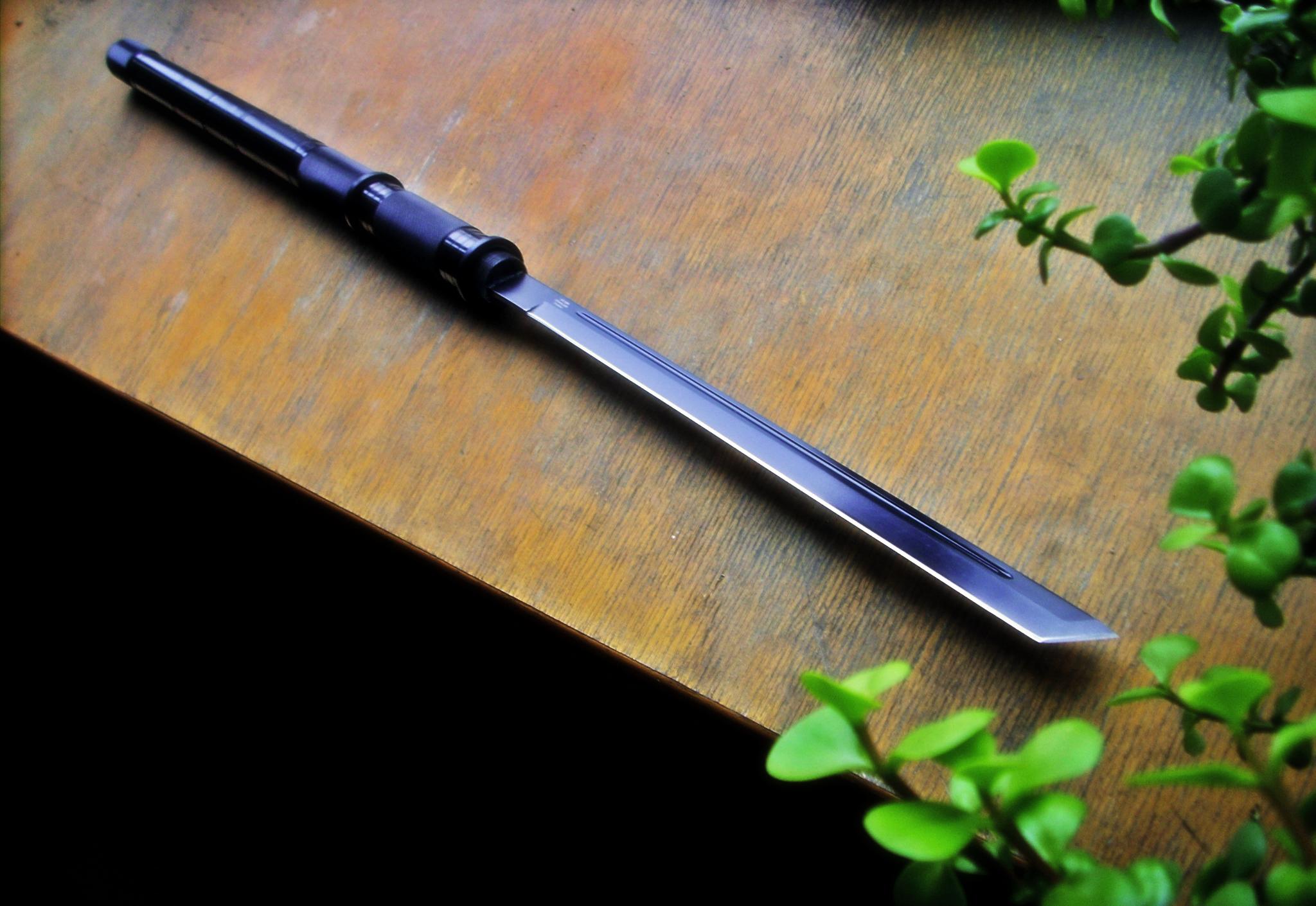 央视98版水浒里陆谦用的是什么刀乾坤刀吗