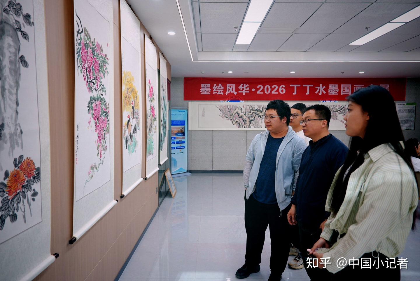 笔墨凝太行神韵、丹青绘三晋风华——张丁丁水墨国画展太原启幕 百人志愿团队助力文化传承