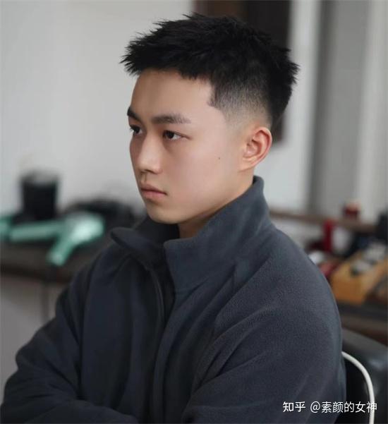 帅气时髦的前刺发型，简单自然又大气，清爽不油腻 - 知乎