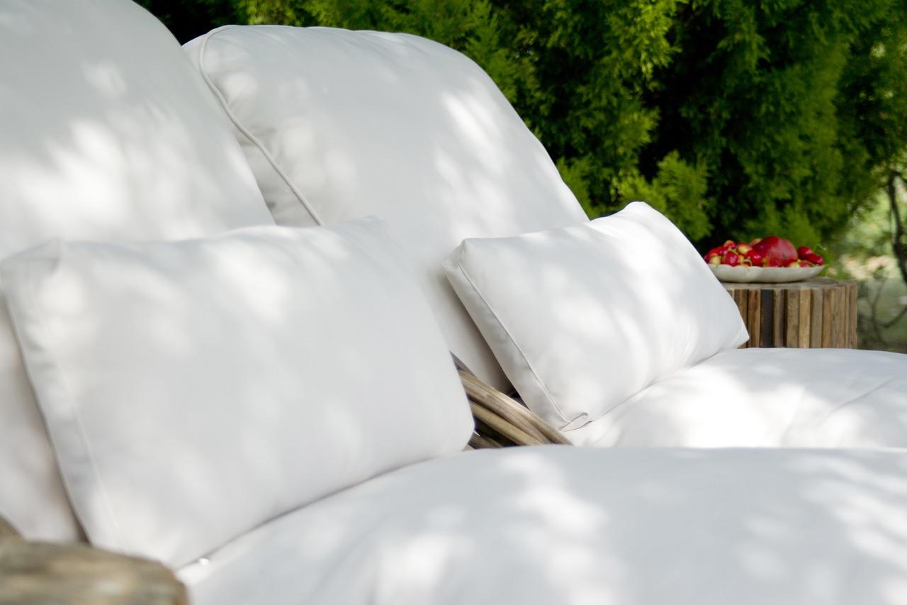 白色枕头变黄了怎么洗