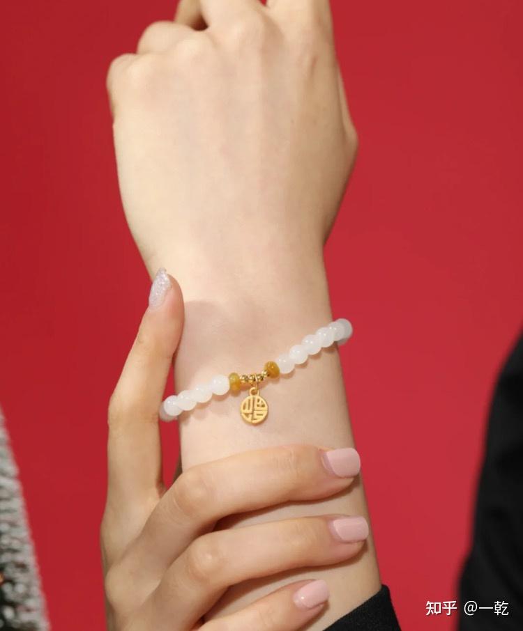 预算一千以内,有没有什么玉手镯或玉手链适合19,20岁女孩的?