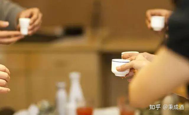 年底了，一杯酒，一份感恩，敬你们！ - 知乎
