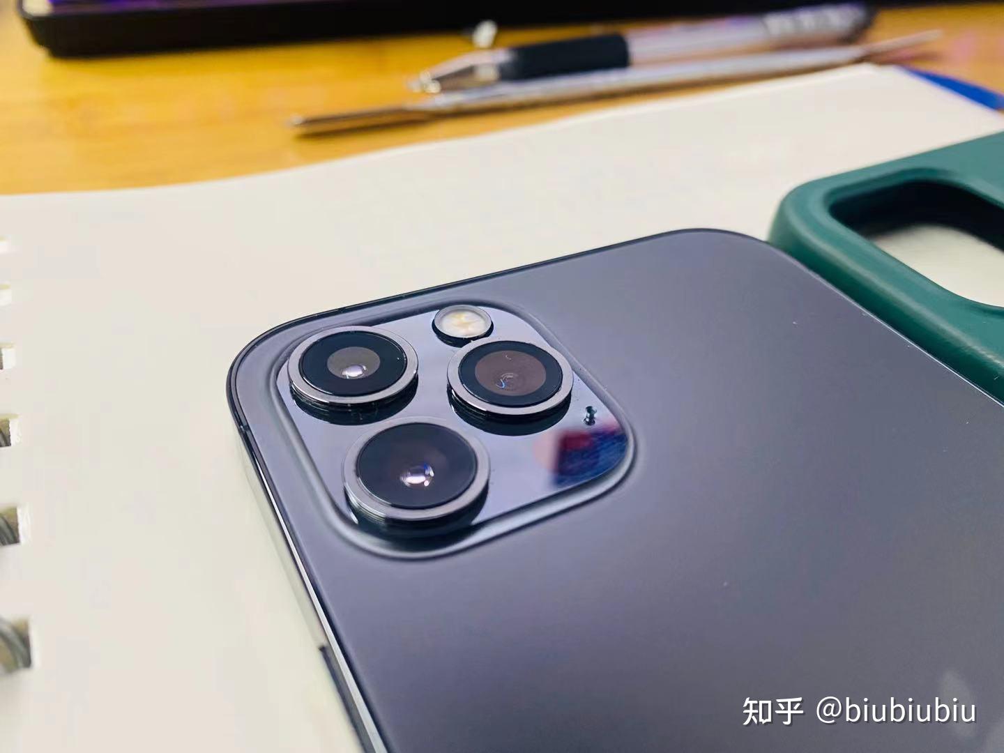 苹果12后置摄像头碎了导致相机黑屏可以保修吗或者有什么好的办法