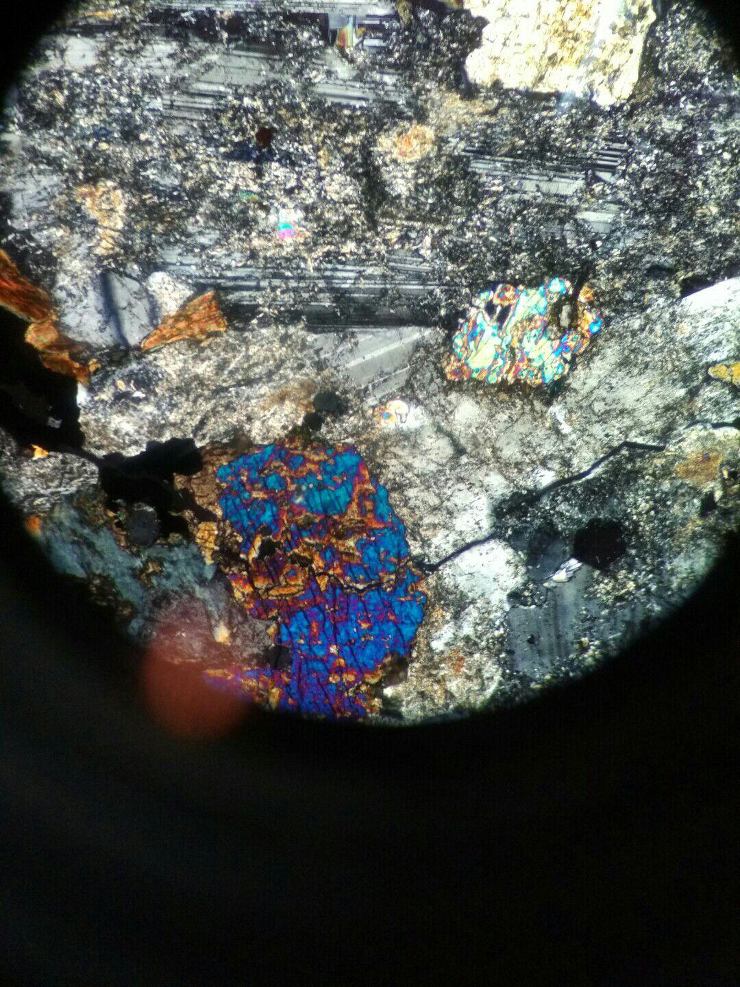 求大神发些偏光显微镜下各种岩石矿物的照片及介绍? - 知乎