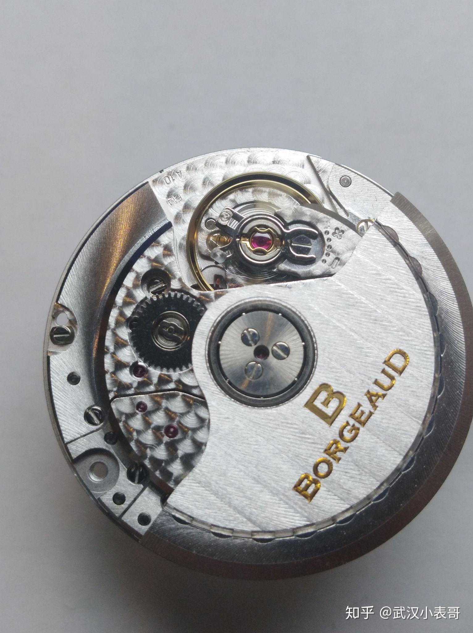 艾米龙手表采用的是瑞士sop9351a102module机芯值18000元吗