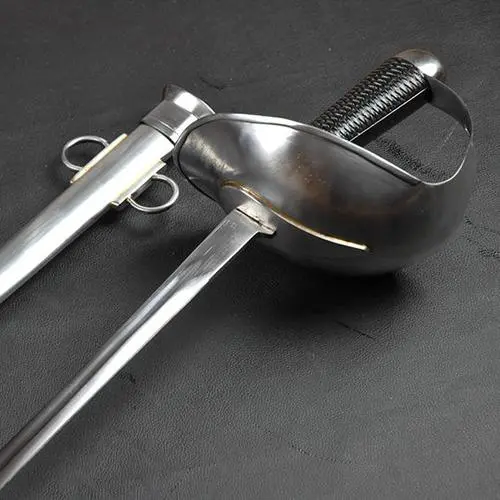 英国1908骑兵剑这样的不开刃的刺剑,为何不干脆用一米短矛代替?