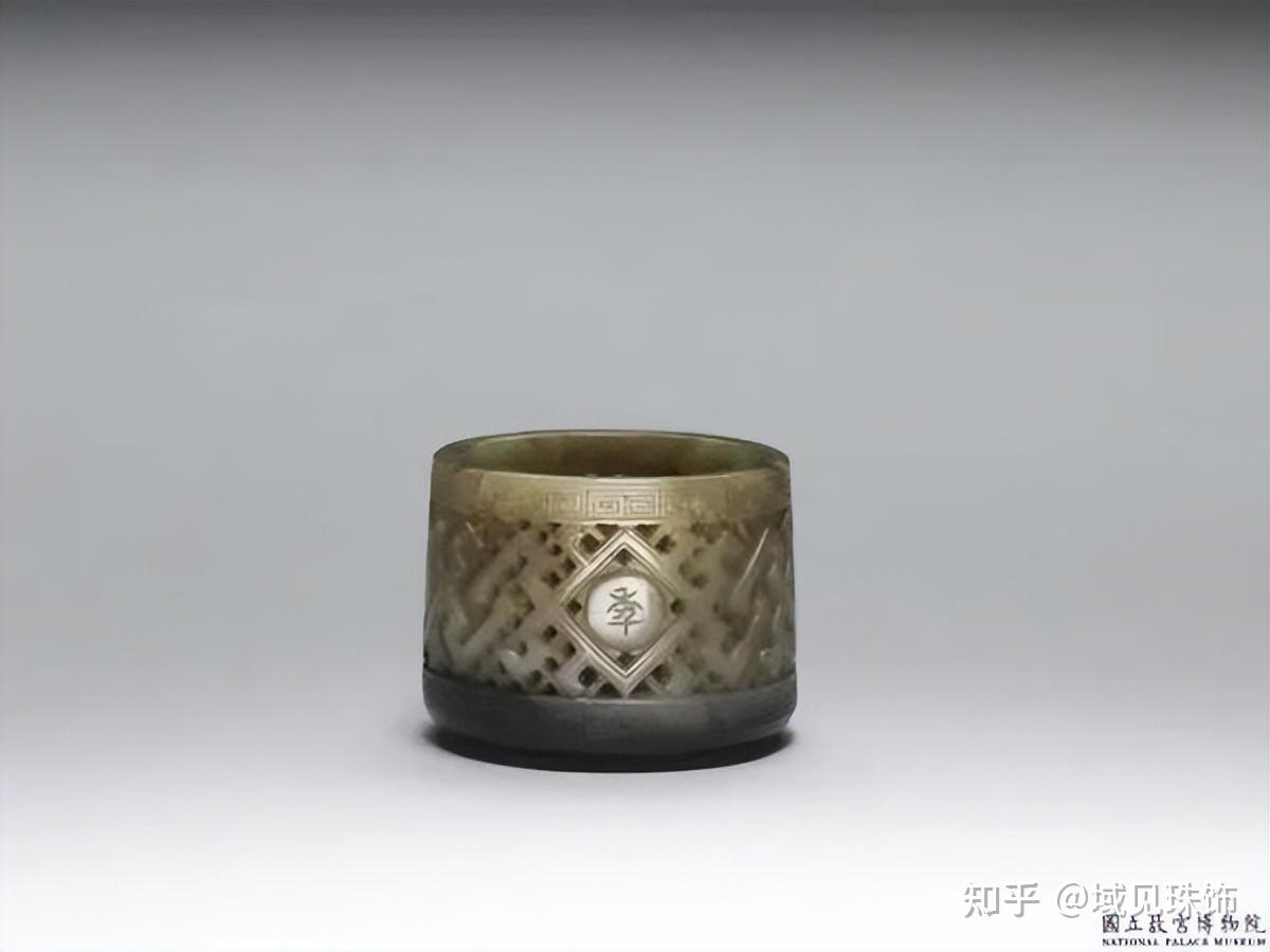 扳指的演变:从实用工具到文化象征|绿色搅胎玻璃扳指 - 知乎