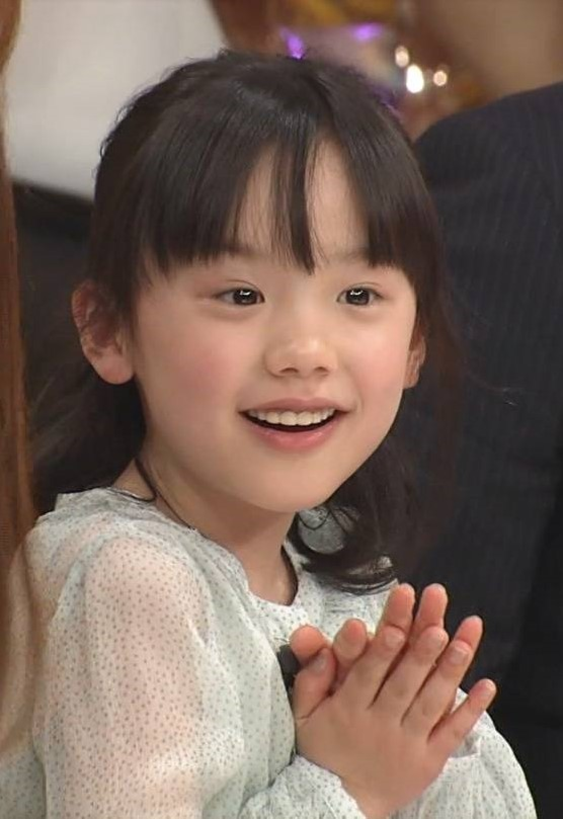 有哪个大神有芦田爱菜壁纸吗