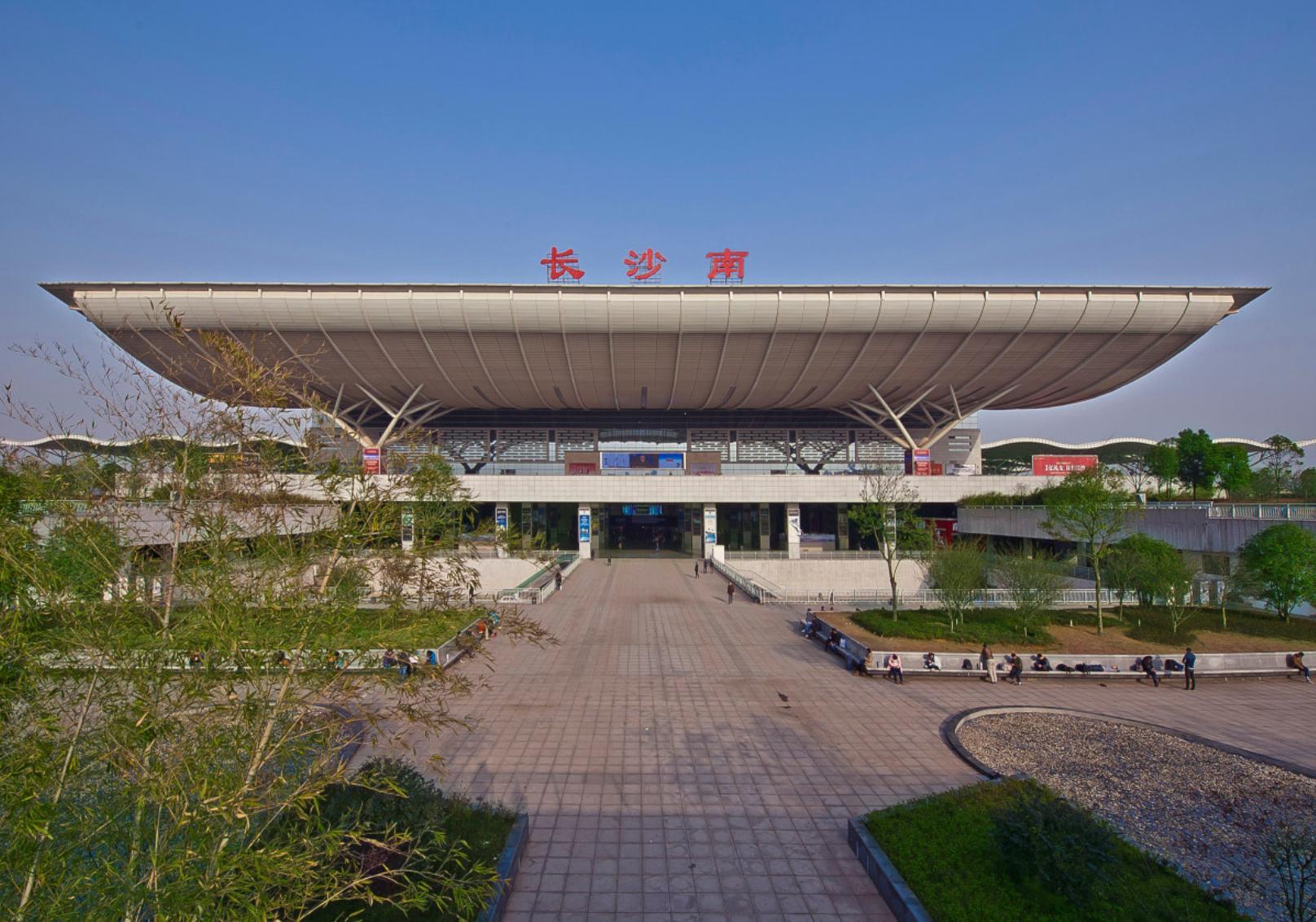 请问长沙火车站,高铁南站停车场小汽车停一天多少费用呢? - 知乎