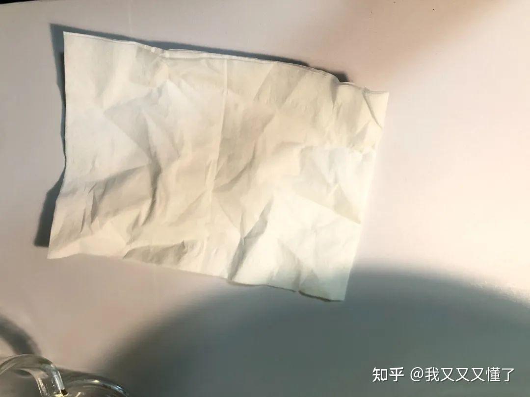 别不信,纸巾真的可以沾水却不湿! - 知乎