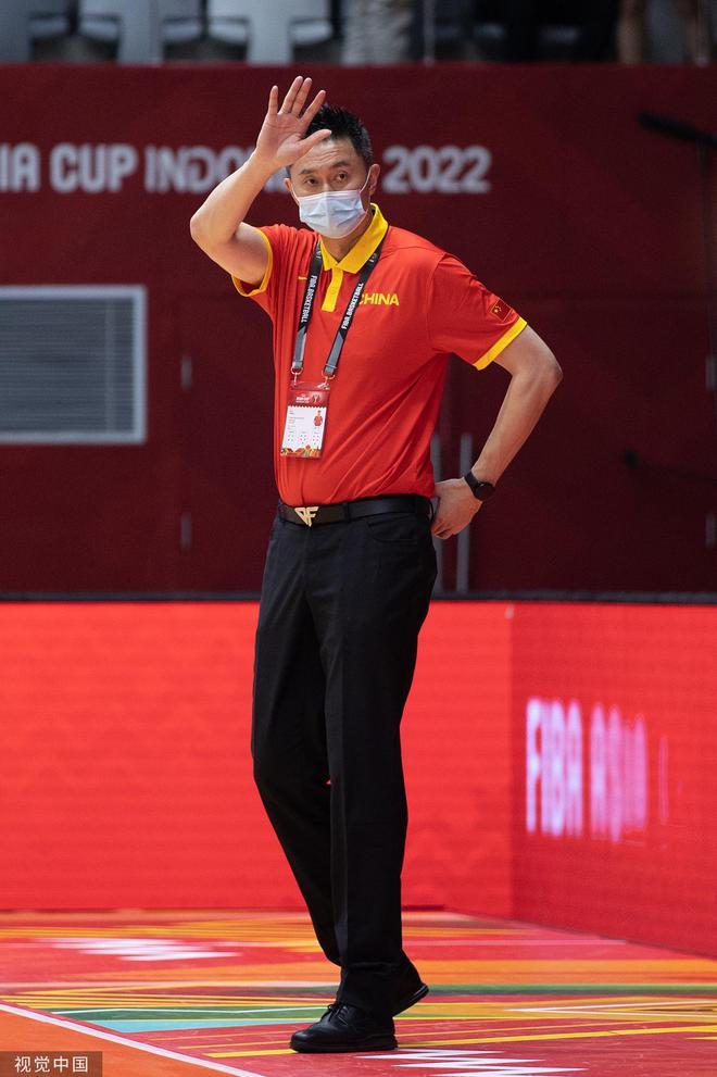 在杜锋担任中国男篮主教练的三年期间,你认为杜锋对国家队的选人是否