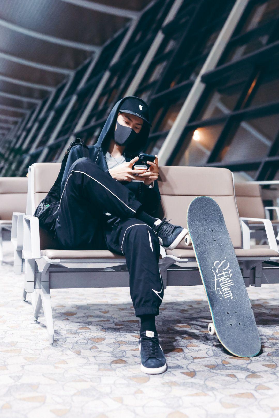 王一博大长腿照片,不带水印? - 知乎