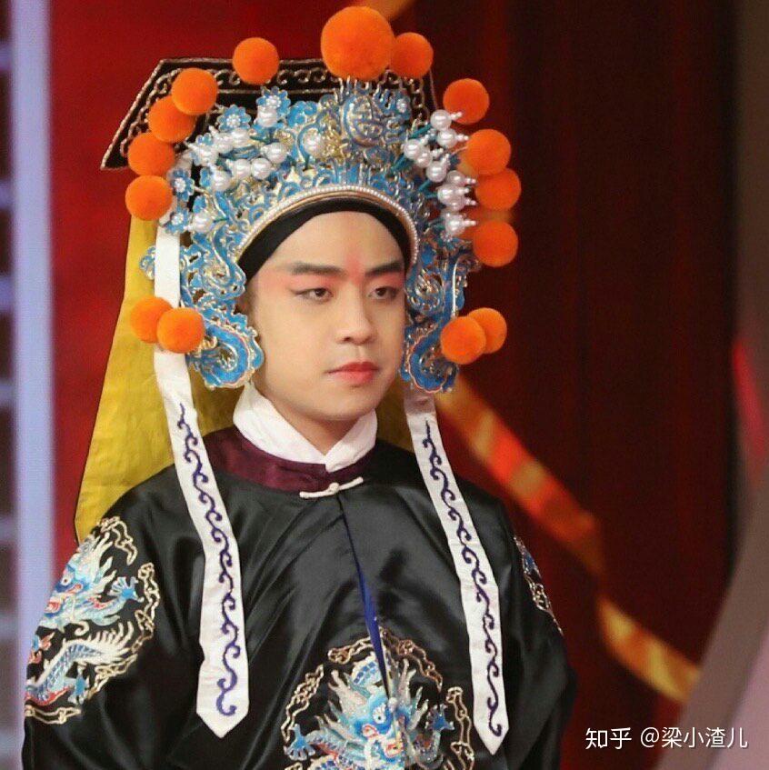 德云社的角儿们穿戏服好看吗?西装呢?