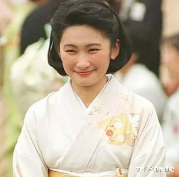 从“灰姑娘”到“笑面狐狸”:秋筱宫纪子妃的宫闱三十年 - 知乎