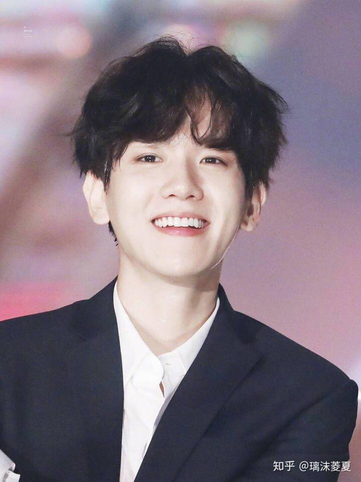 谁可以提供一些单眼皮或者内双的很好看的男生图片呢