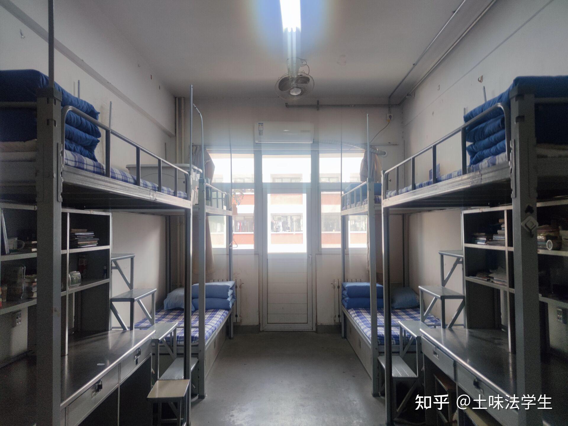 我想看看山东政法学院宿舍的图片,,,网上褒贬不一请问有学姐/学长可以