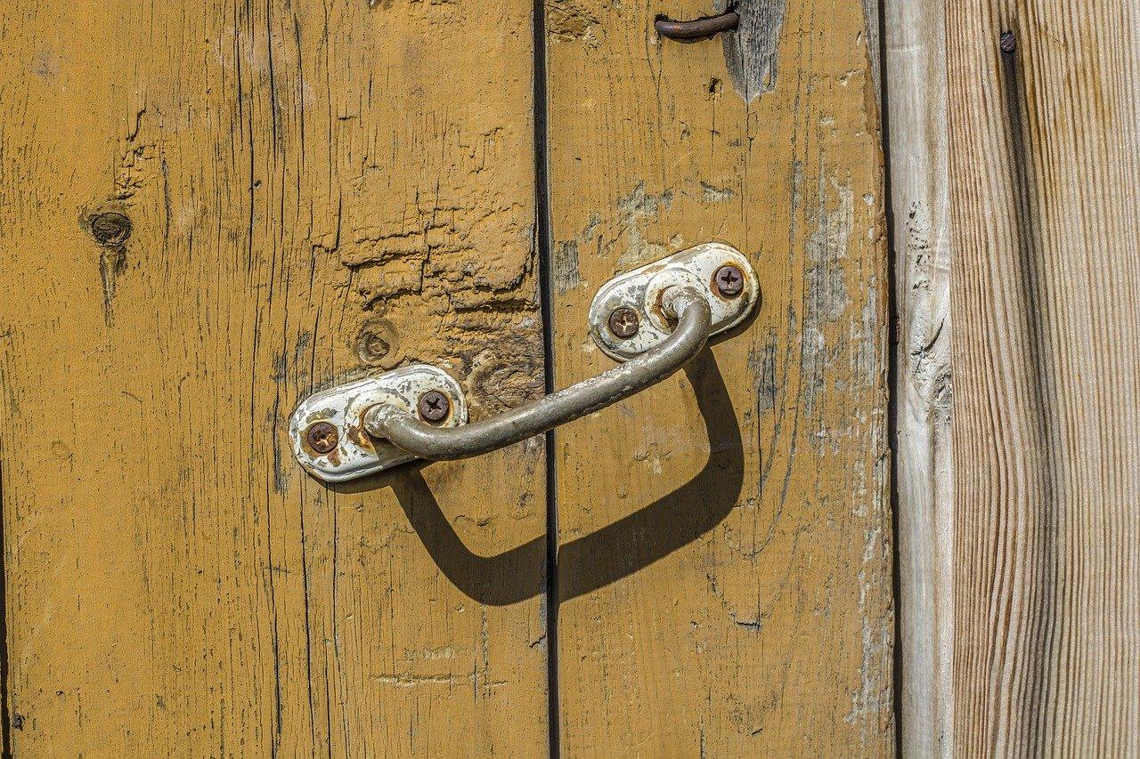 2. 拉簧固定技巧