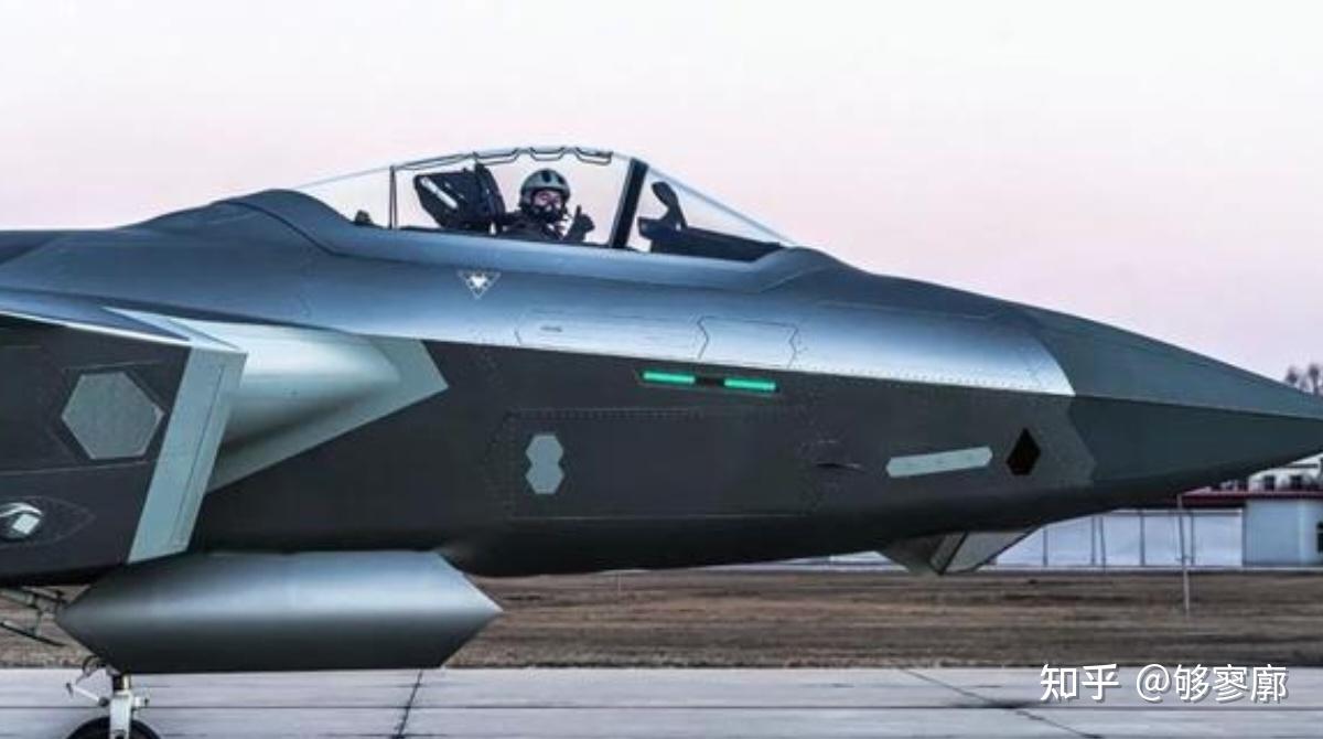 歼20侧面看起来怎么那么长?是因为什么?