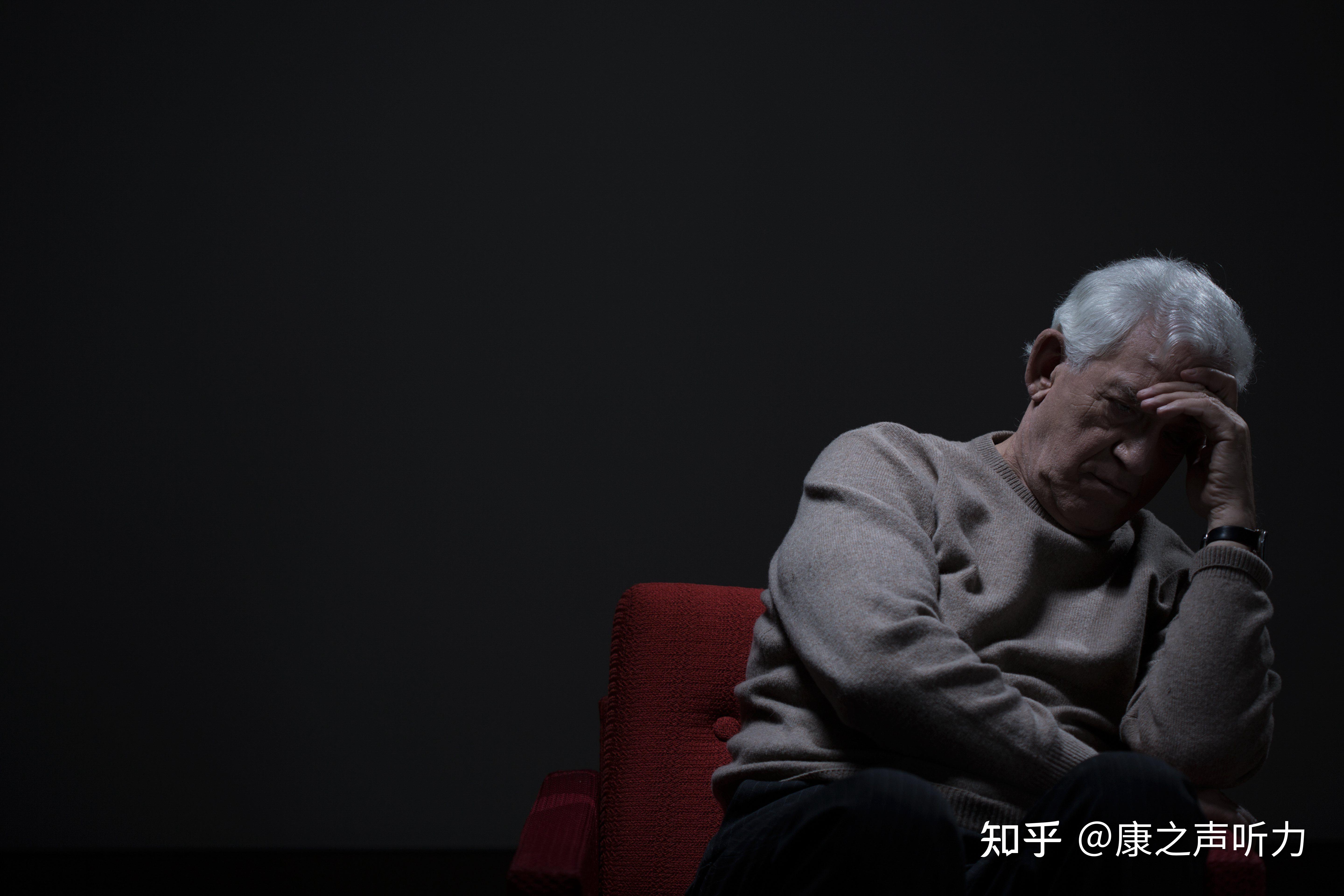 老人耳朵听不见该怎么办