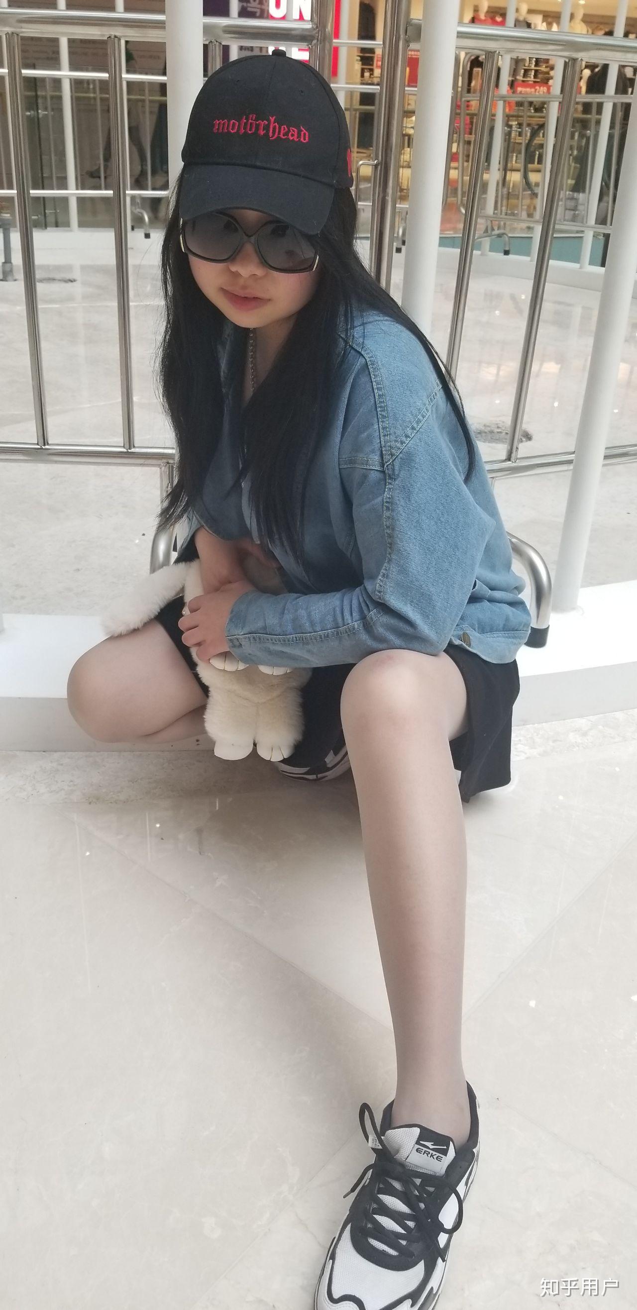 如何拍照才能把腿拍的长一些