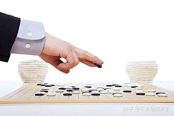 为什么围棋落子要用两个手指夹着,不能像拿瓜子一样捏着? - 知乎