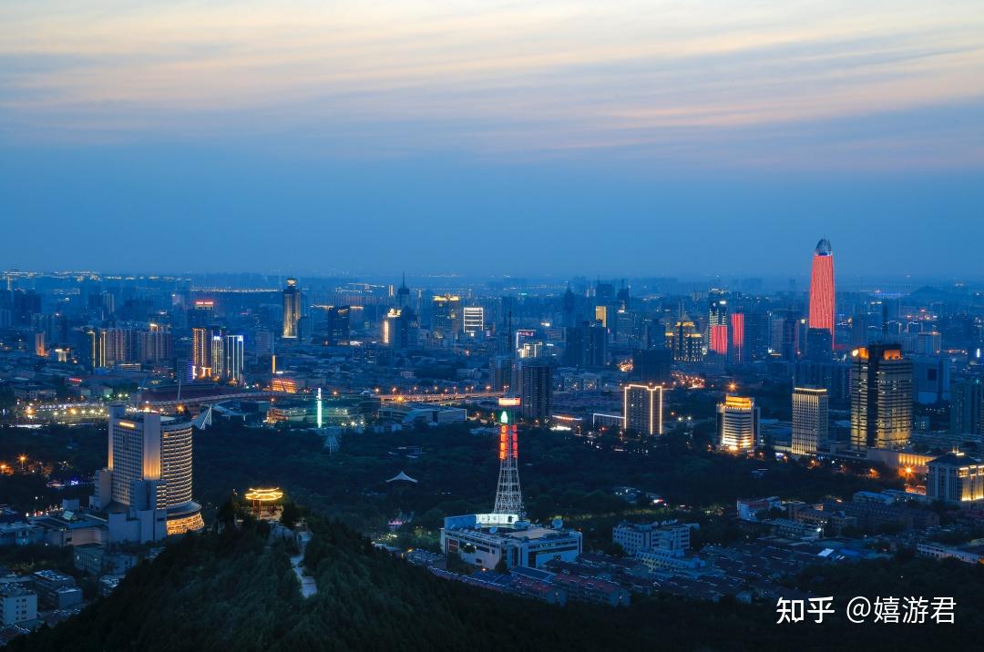 另外呢,千佛山還是一個看濟南城市夜景的好地方.