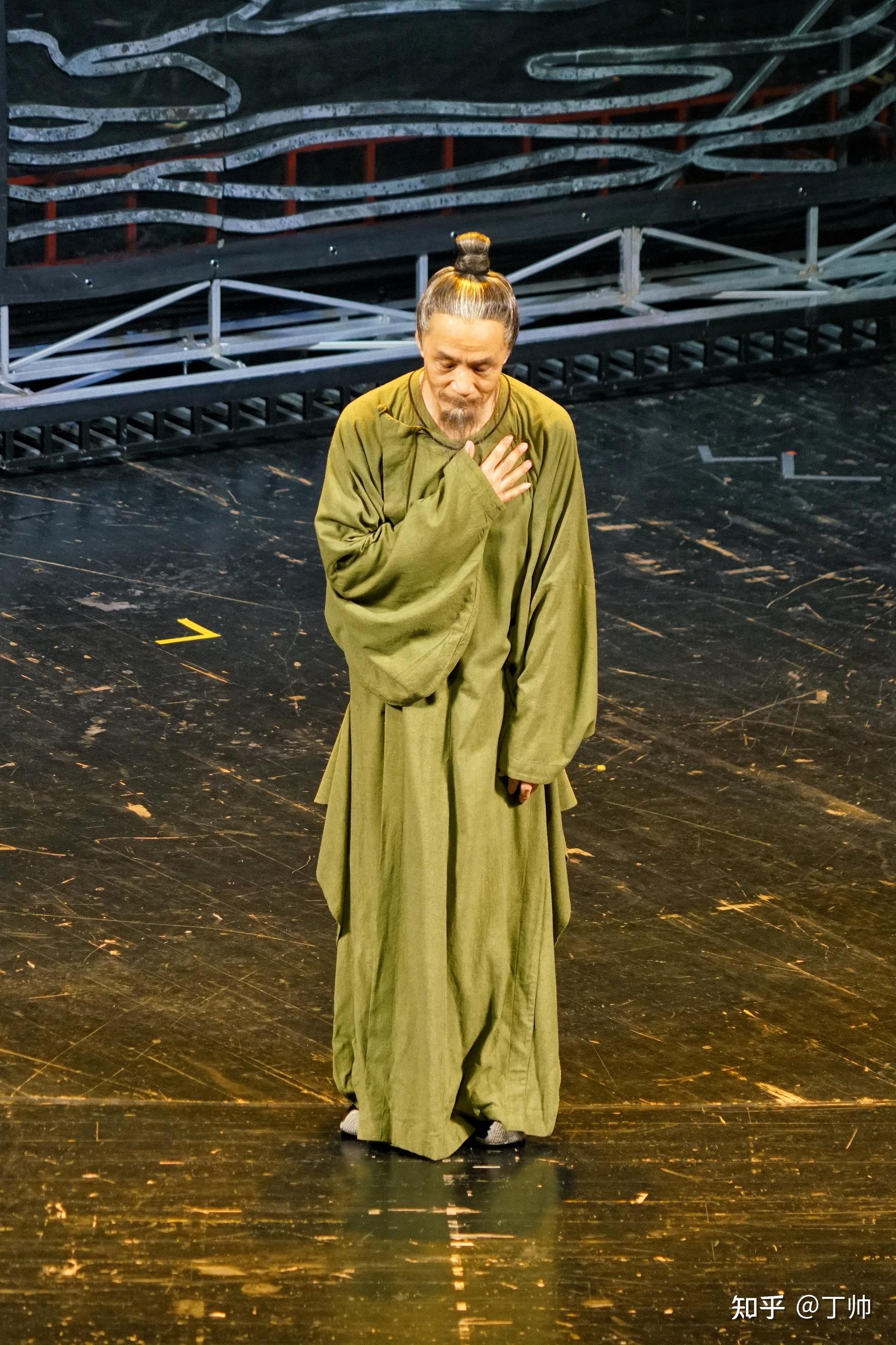 如何评价人艺话剧《杜甫》? - 知乎