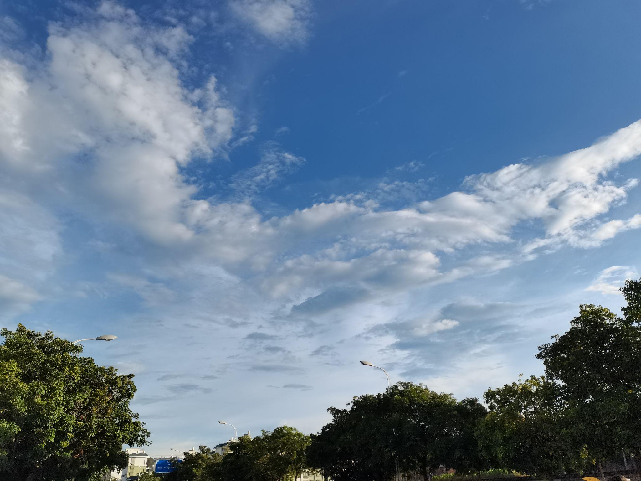 能不能分享一张你手机相册里最美的天空照?