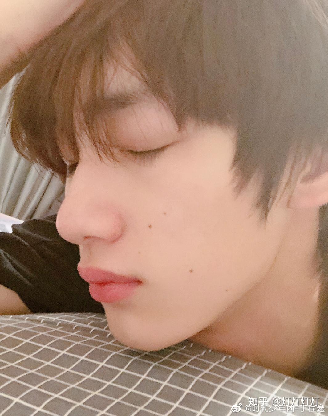 丁程鑫最能吸引路人一见钟情百发百中的自拍是