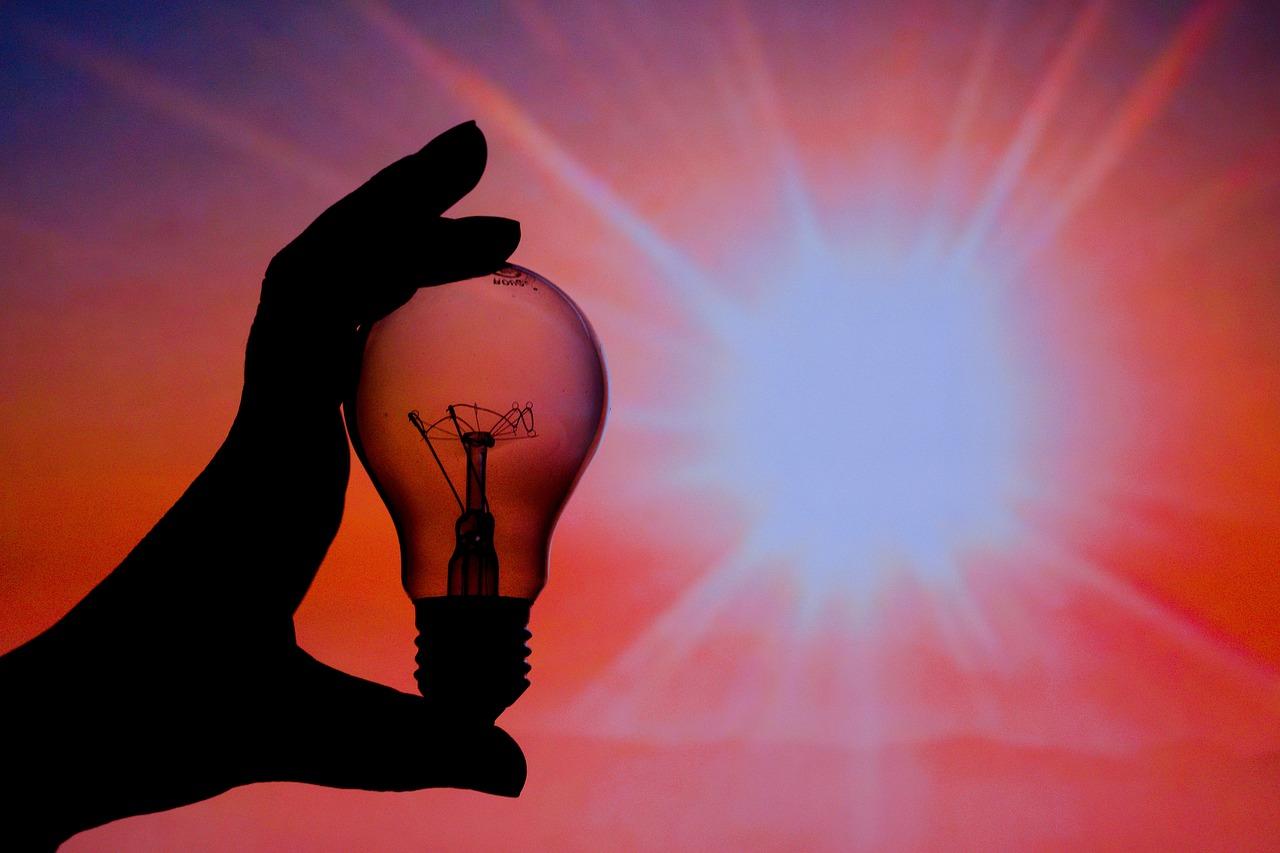 5. 灯座接触不良