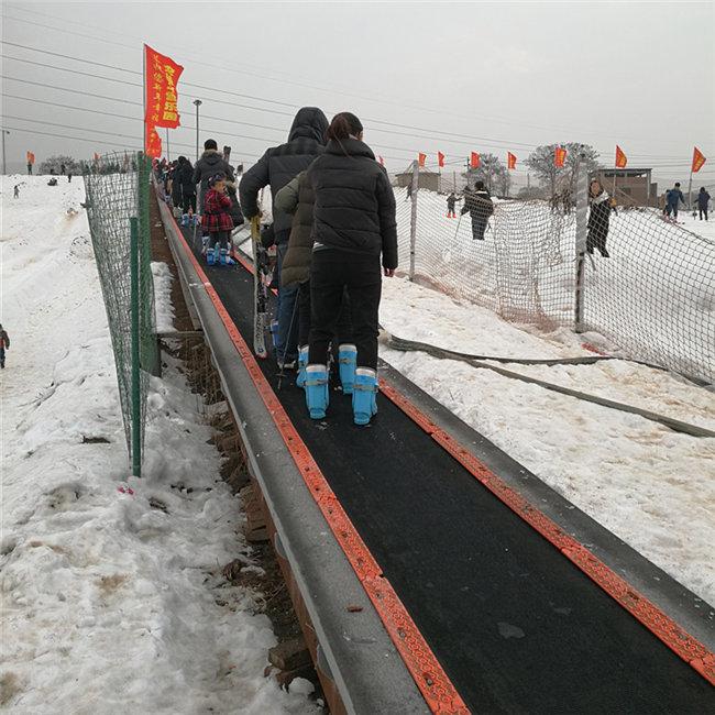 载客输送带魔毯景区与雪场的不同爬坡魔毯可自动记录人数