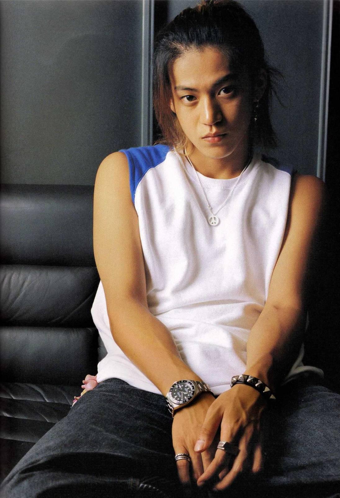 能否请各位发一下小栗旬的长发照片