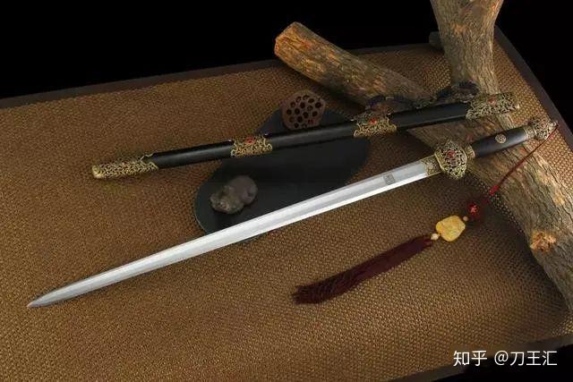 听多了唐刀，那你知道唐剑吗？自带一股温柔气质——奢华精致的堂皇宝剑 - 知乎