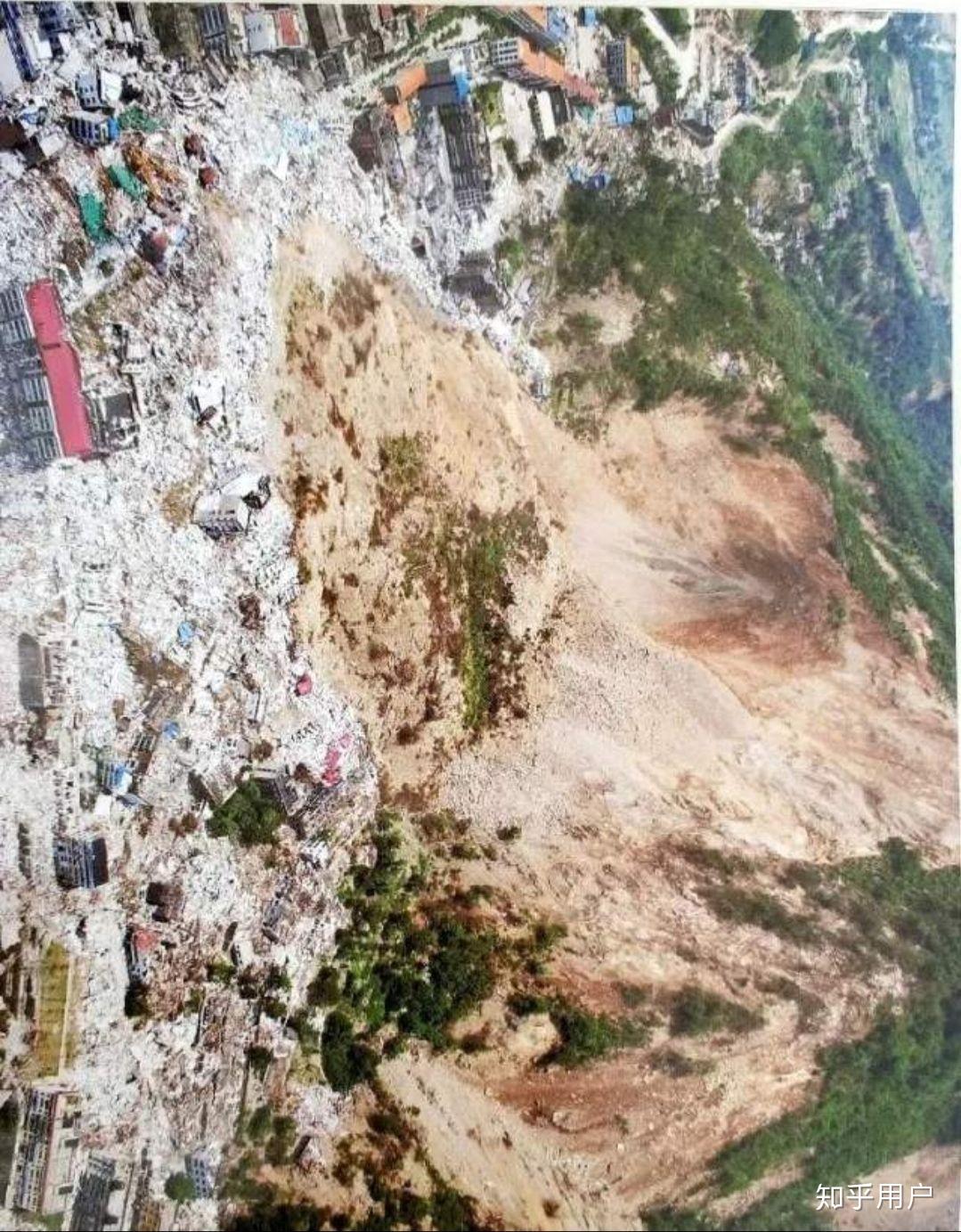 汶川地震12年丨12张图回望那些逆行的军人身影 _光明网