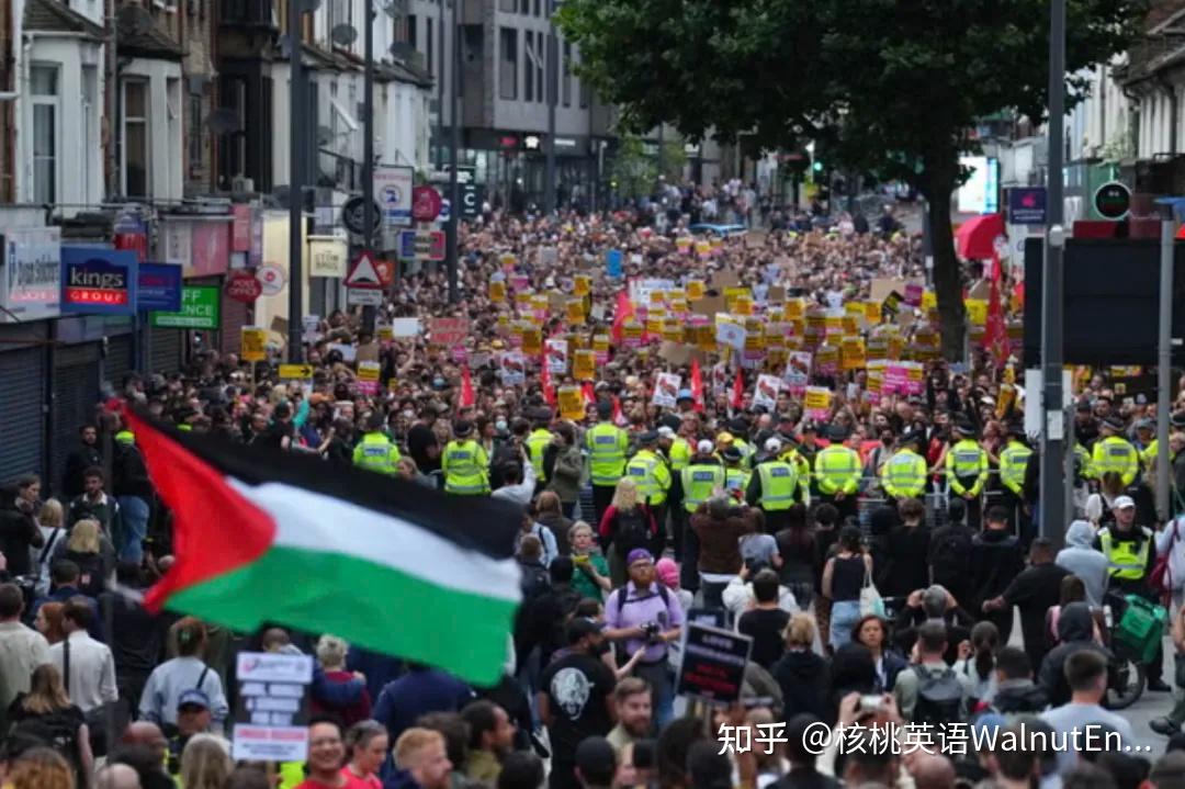 英国爆发近十年来最严重暴乱,数万民众街头反抗暴徒!英区留子如何保护自身安全? - 知乎