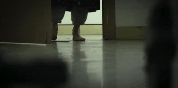 《坐白车的女人》烧脑+惊悚+悬疑，层层反转！