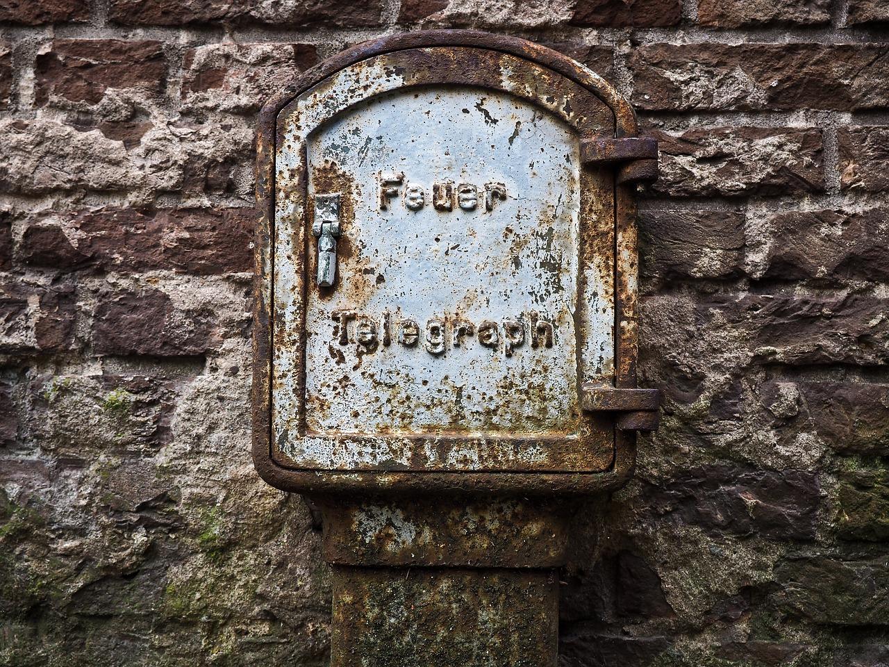 2. 使用砂纸打磨