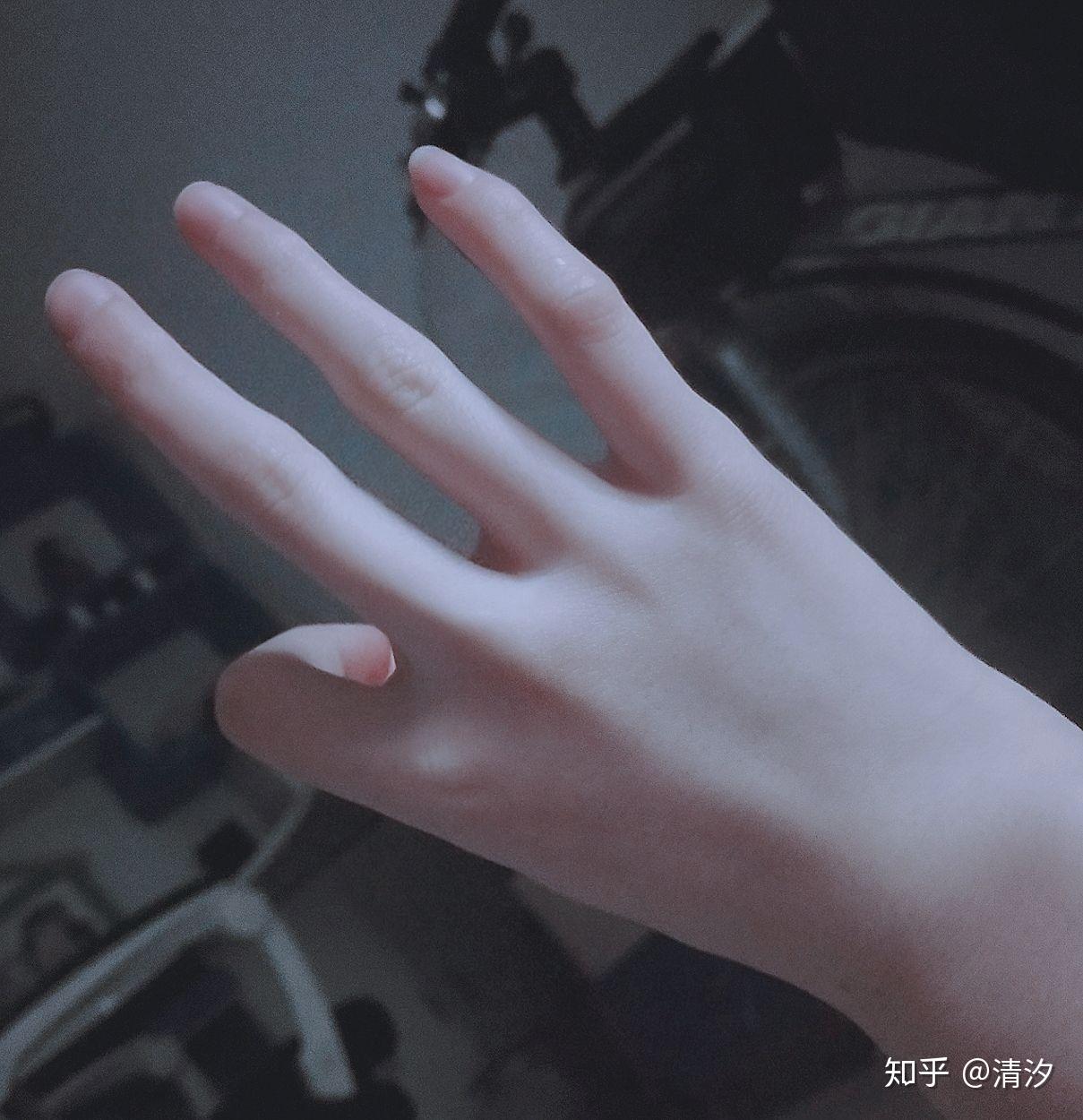 单拍手部的话有哪些拍照的手部姿势呢